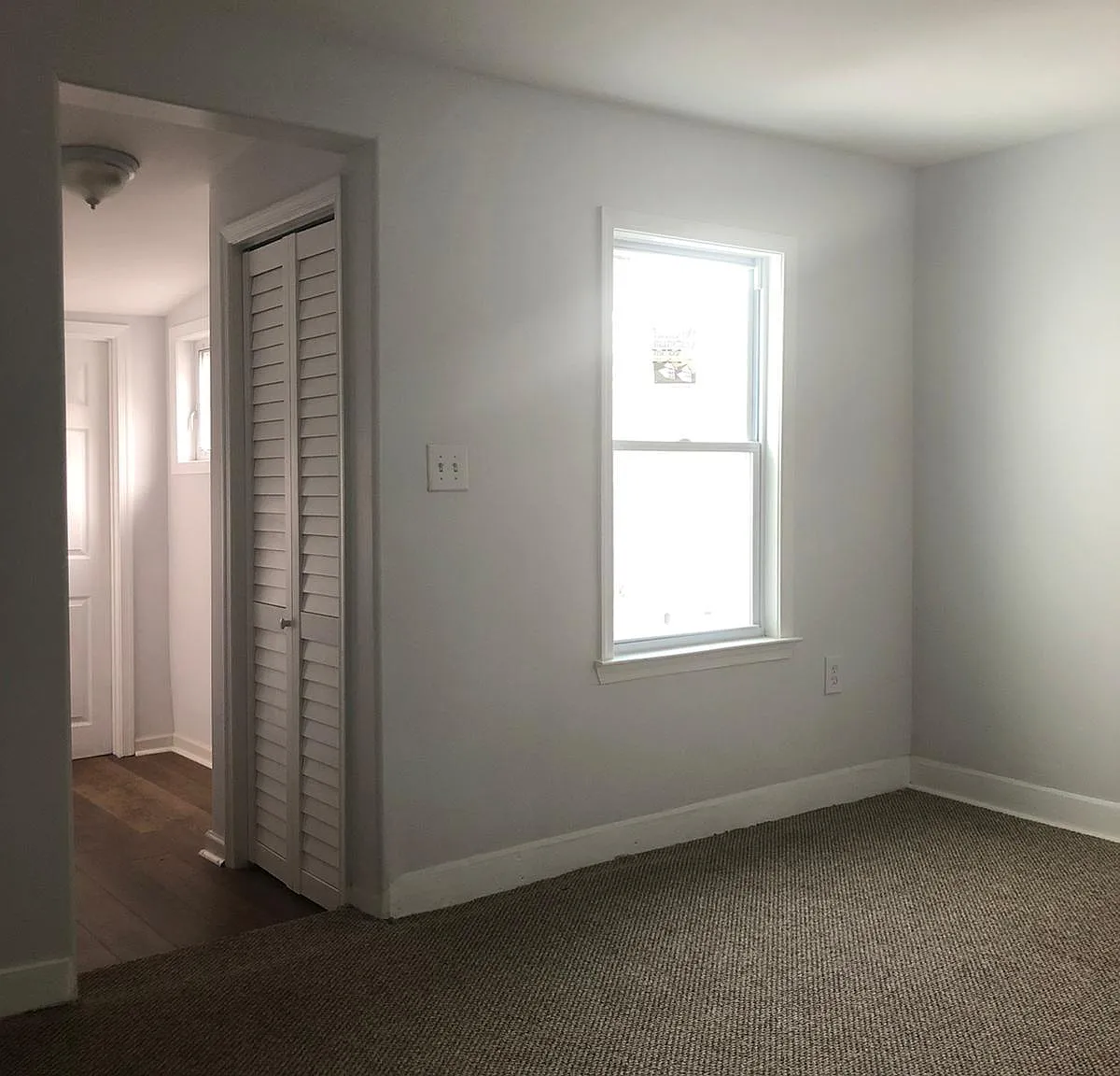 137 Cedar Aly — Photo 1