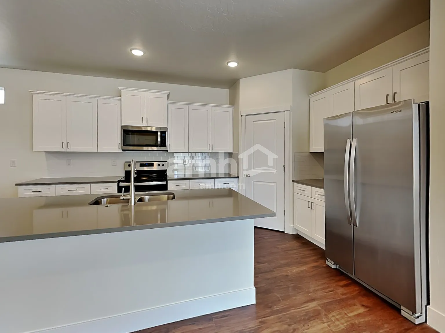 3 bed, 2.5 bath, 1889 sqft, $2,775 — Photo 3