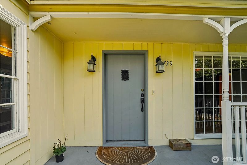 3rd image of 739 N 165th Street