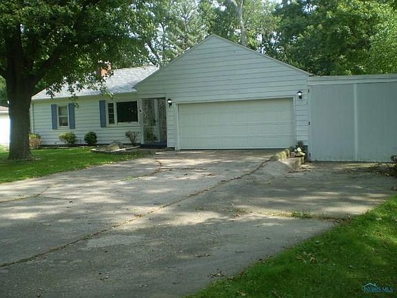 2nd image of 1525 Mayo Dr