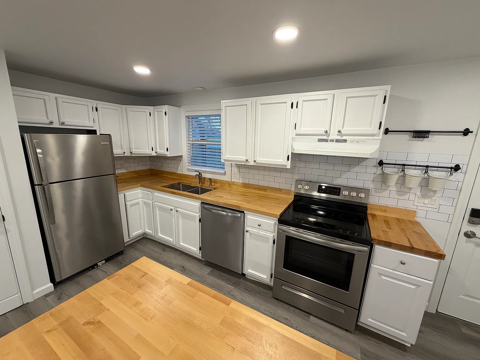 2 bed, 1000 sqft, $1,800 — Photo 3