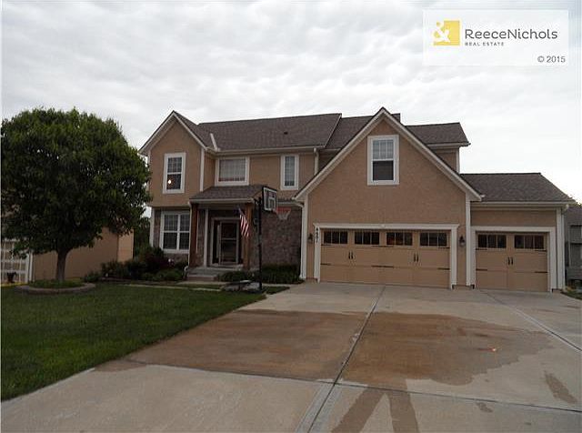 Stucco Front Home w/ Oversized 3 Car Garage!