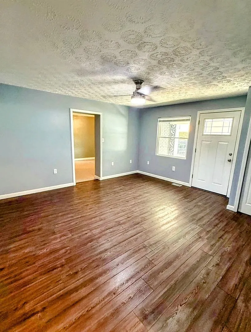 Spacious 6BR House in New Lebanon — Photo 3