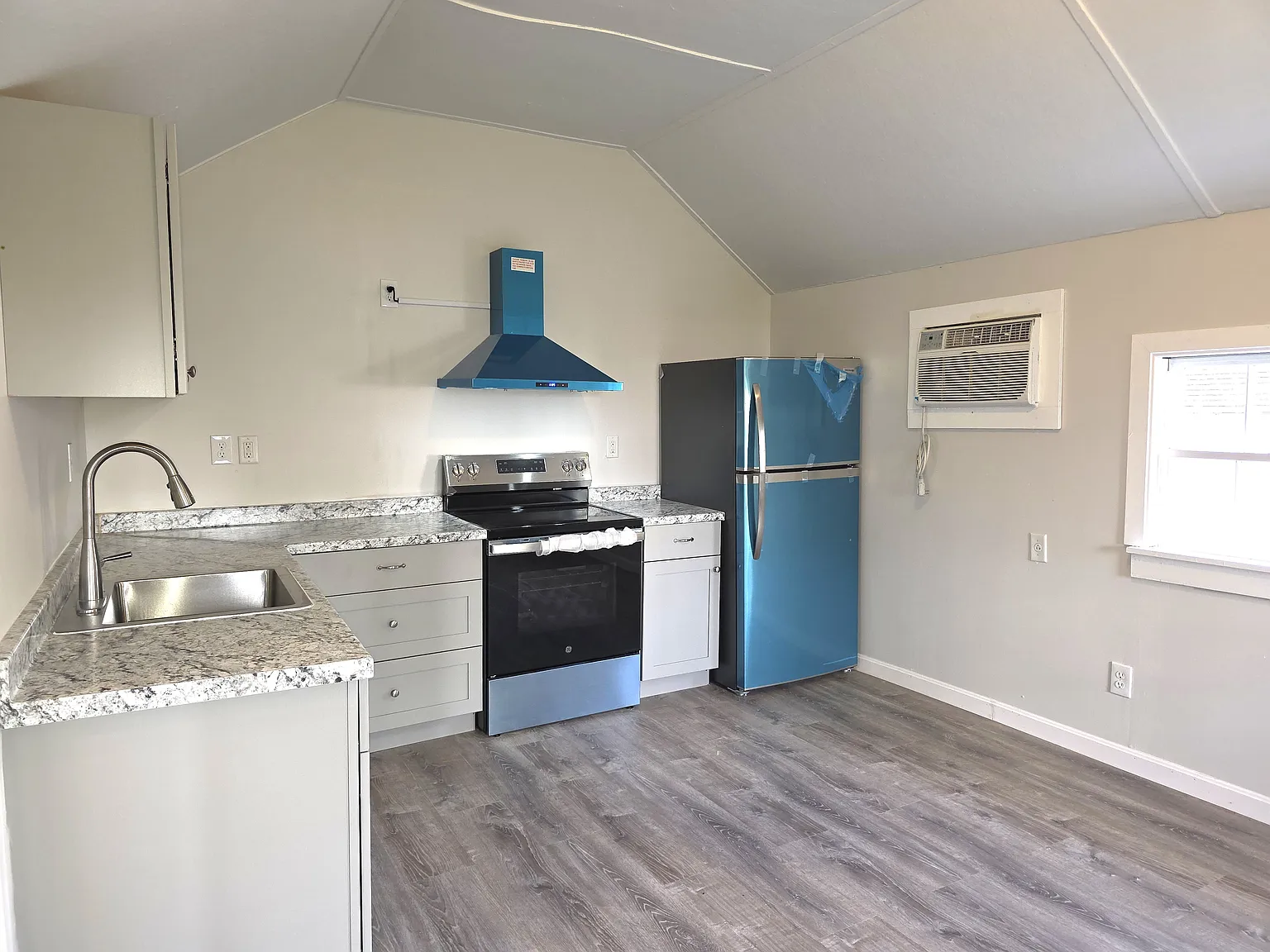 1 bed, 360 sqft, $2,000 — Photo 2