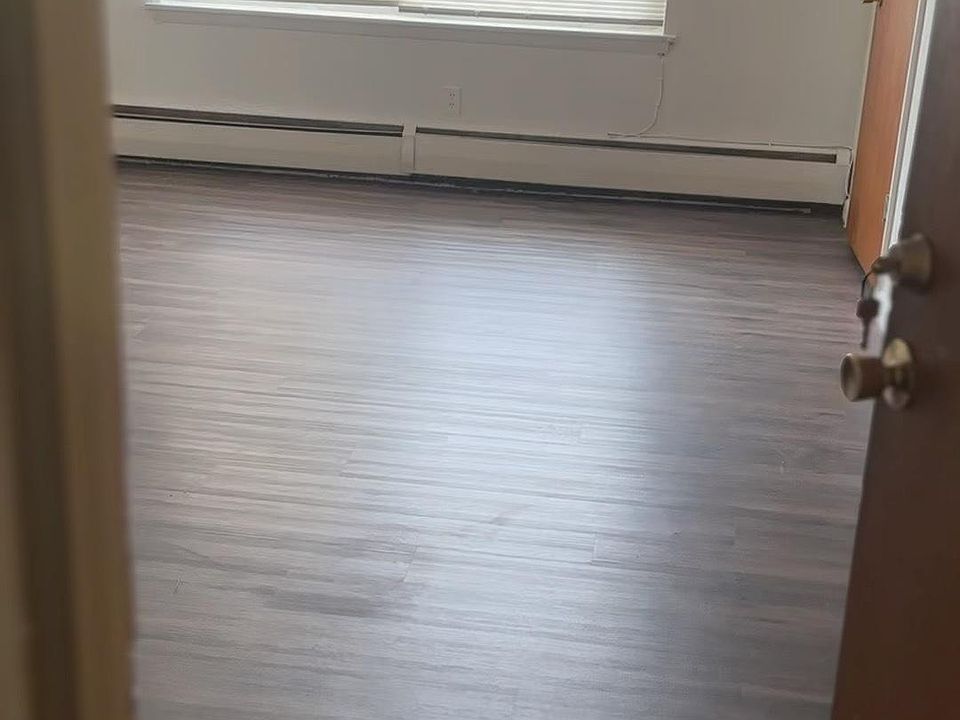 2nd image of 711 E Main St #2