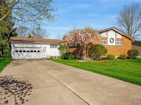 5412 Elm Dr, Lewiston, NY 14092