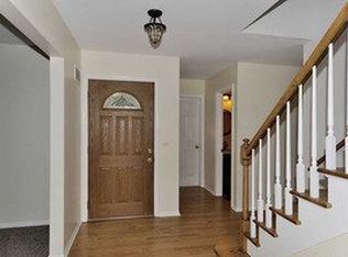 655 E Carpenter Dr, Palatine, IL 60074