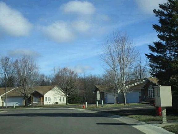 Exterior Neighborhood (street photo)