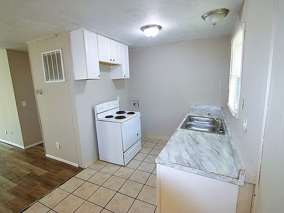 5th image of 1528 Omega Ave