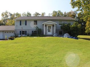70 Macrae Dr, Grove City, PA