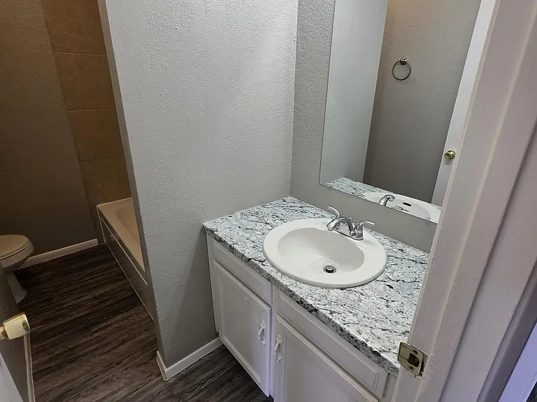 11045 N 17th Ave #2-D — Photo 7