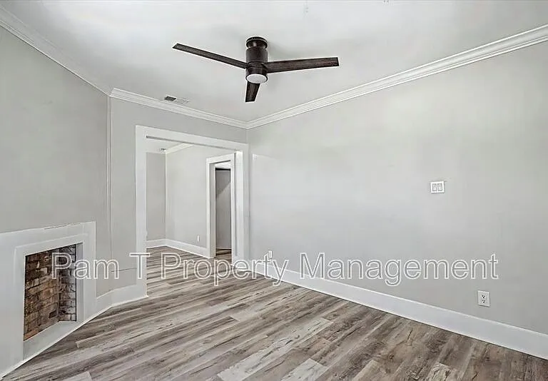16 Helmken St — Photo 6
