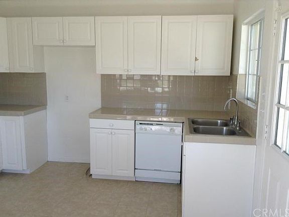 4th image of 41850 Acacia Ave