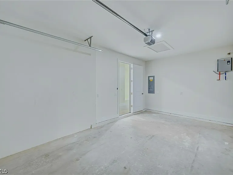 2411 Lola Ave S — Photo 13
