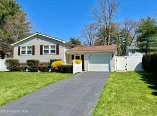 5 Haystack Rd, Clifton Park, NY 12065