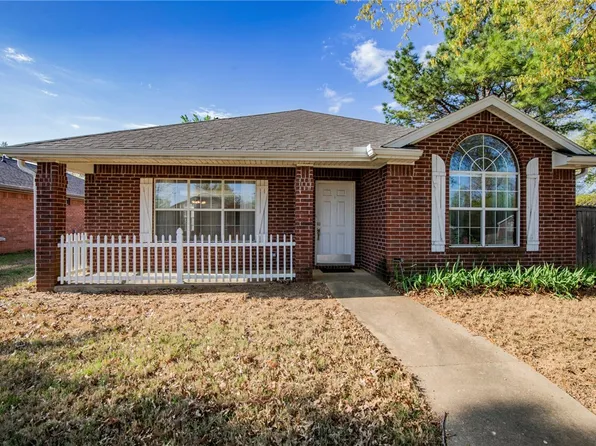 5751 W Reliance St, Fayetteville, AR 72704