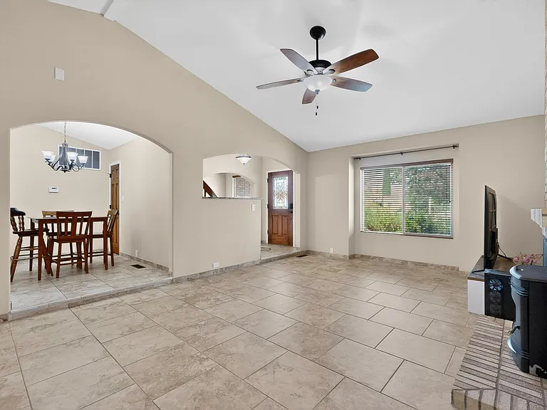 5612 Chelwood Park Blvd NE — Photo 3