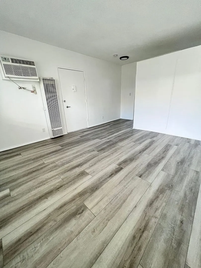 The Nicole Apartments — Photo 4