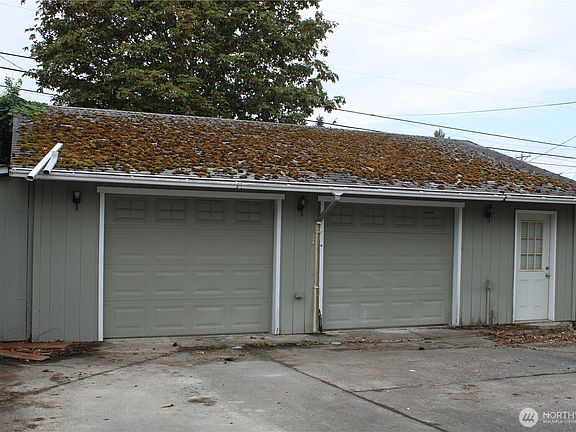 4th image of 4034 E Spokane Street