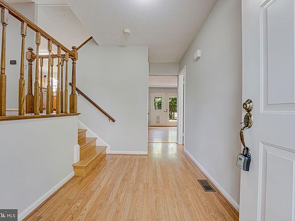 3rd image of 9500 Waterford Dr
