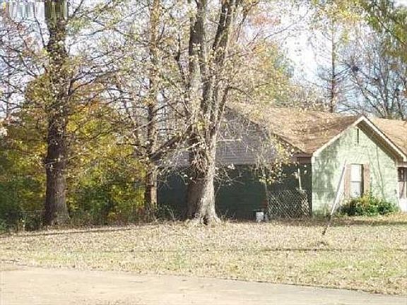 3rd image of 54 Andrea Dr