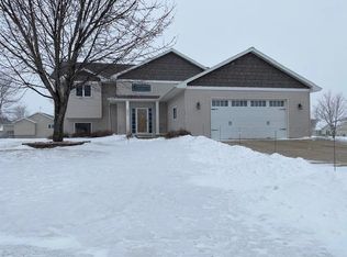 931 Maplewood Ave, Litchfield, MN 55355