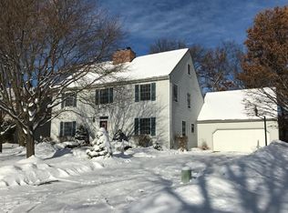 2000 Grasmere Ln, Wixom, MI 48393