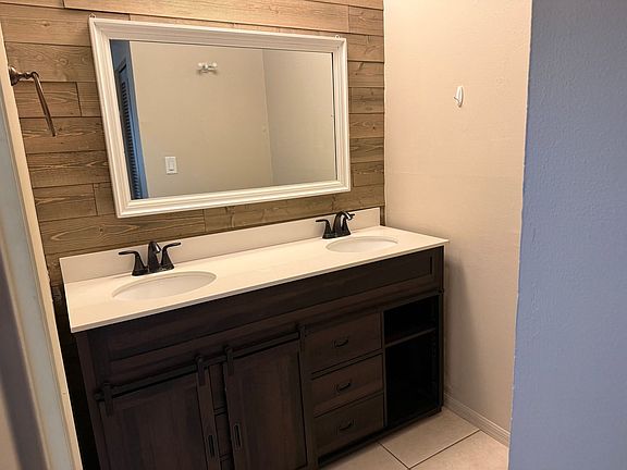 5th image of 2811 SW Archer Rd APT V176