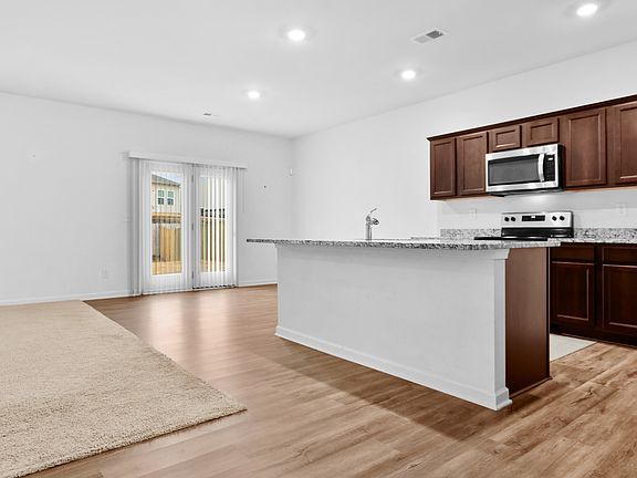 4th image of 325 Shepard Dr #98