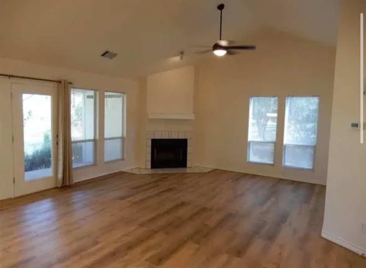 2 bed, 2.0 bath, 1392 sqft, $1,850 — Photo 3