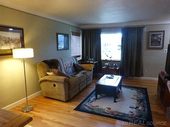 4th image of 23161 Port St