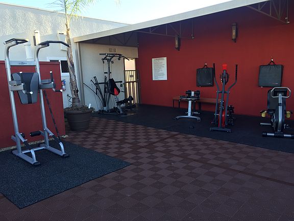 5th image of 920 Wilcox Ave Unit 301