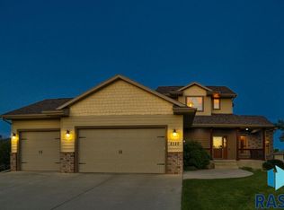 2320 N Carson Cir, Tea, SD 57064