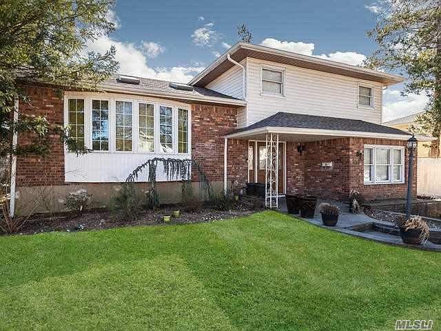 1st image of 548 Meryl Dr