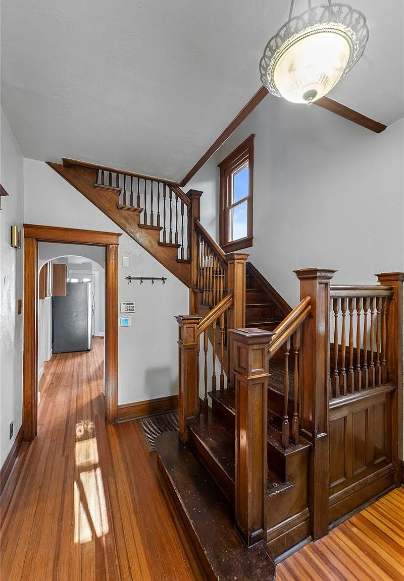 3 bed, 2.5 bath, 2016 sqft, $3,400 — Photo 2