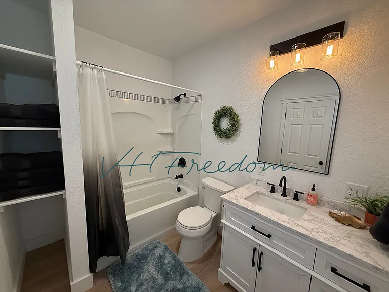 main floor, towels, hand towels and wash cloths