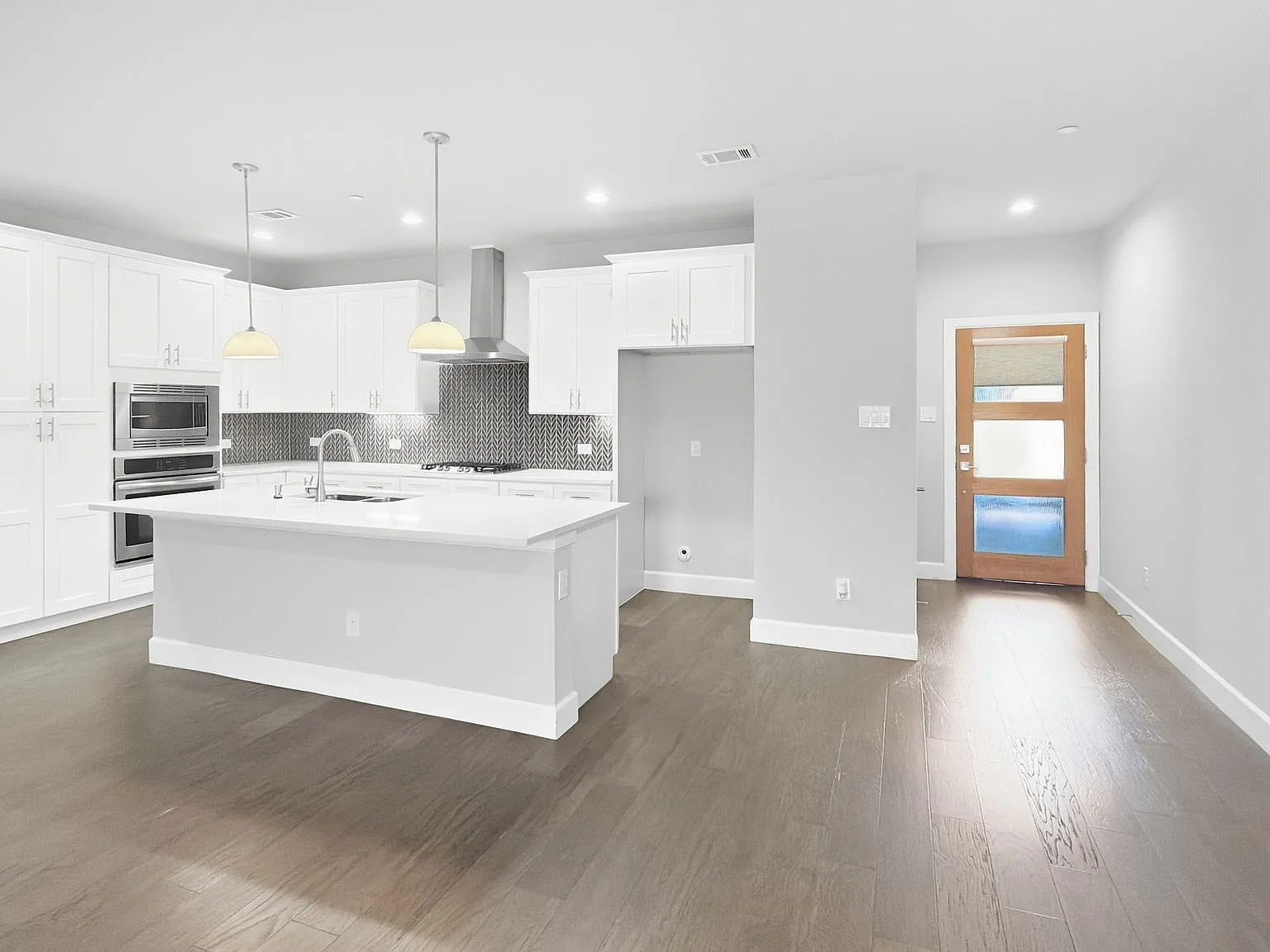 3 bed, 2.5 bath, 1998 sqft, $2,950 — Photo 3