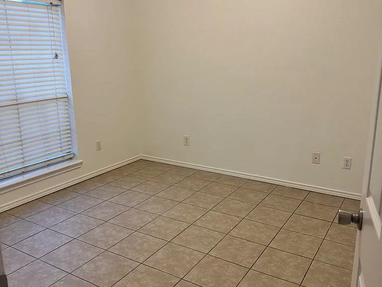 1630 Summerfield Ln N — Photo 21