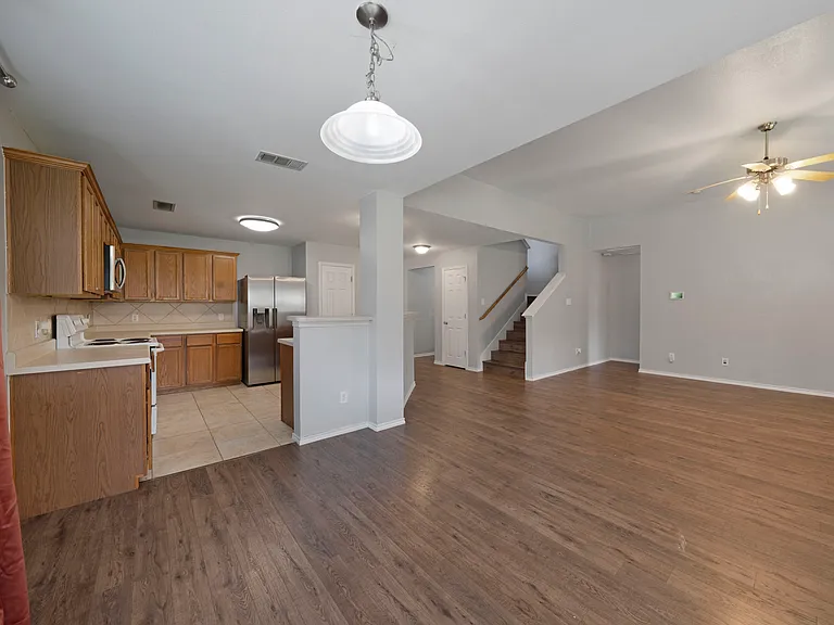 2105 Arthur St — Photo 7