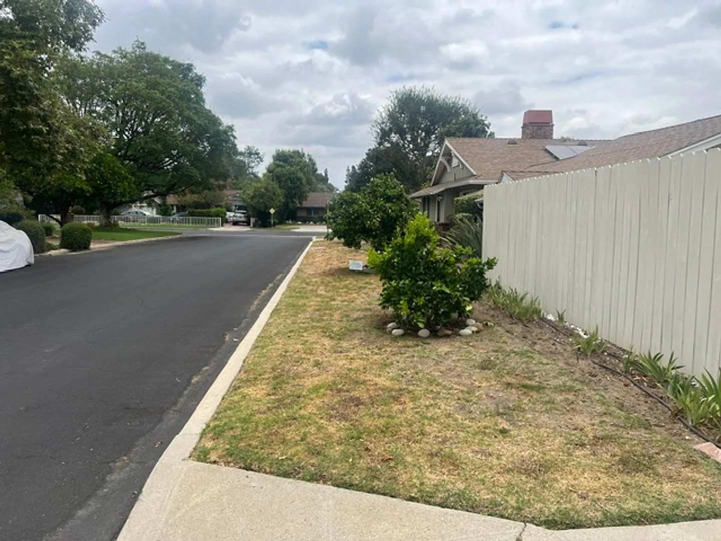 For Lease Charming 2 Bedroom, 1 Bathroom Guest House in Prime Northridge Location — Photo 4