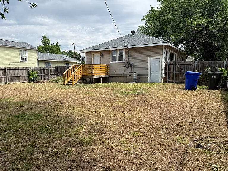 418 N Crawford Ave — Photo 10