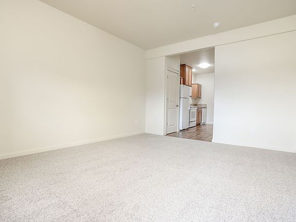 4th image of 901 SE 11th Pl APT 113