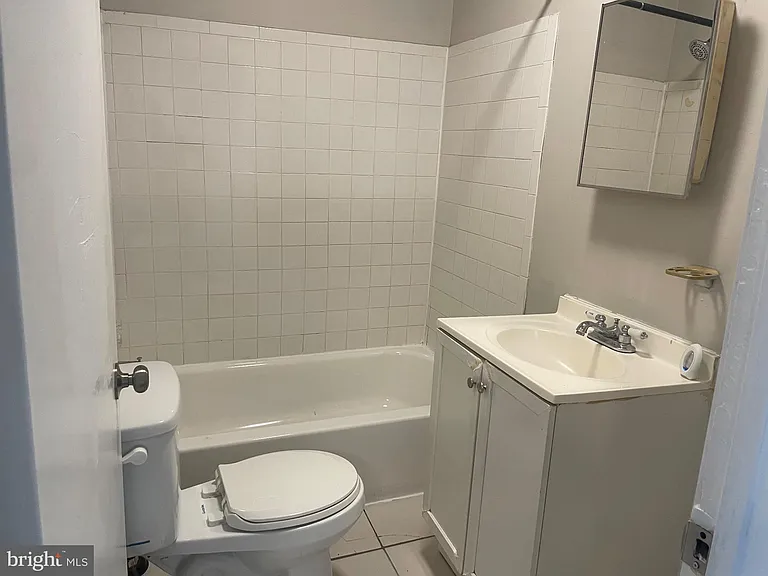 412 E Walnut Ln #3 — Photo 20