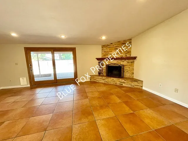 729 N Alamo Ave — Photo 9