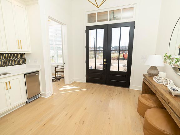 5th image of 109 Somersett Rd