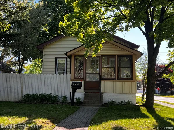 204 N Marias Ave, Clawson, MI 48017