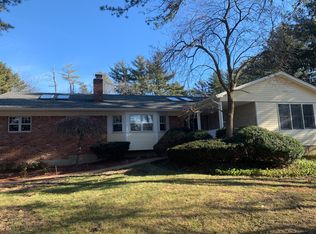 10 Schoolhouse Way, Dix Hills, NY 11746