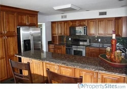 3rd image of 6070 Ocean Dr