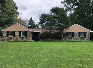 30 Milyko Dr, Washington Crossing, PA 18977