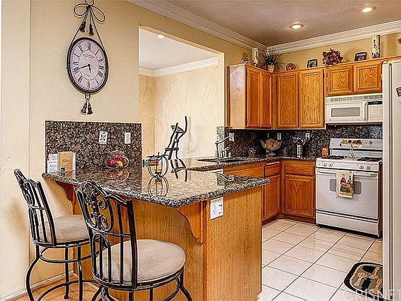 4th image of 23859 Laurelwood Ln
